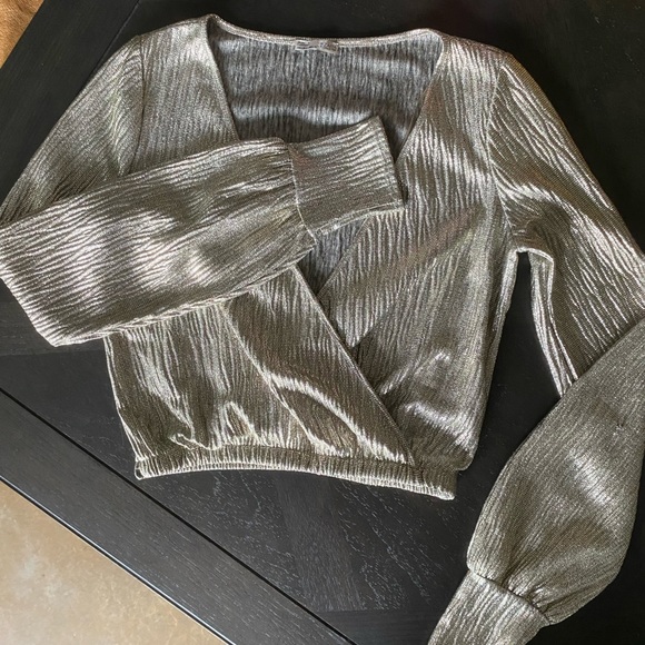 Gold lamé Zara cross front crop top with bell sleeves - Picture 5 of 6